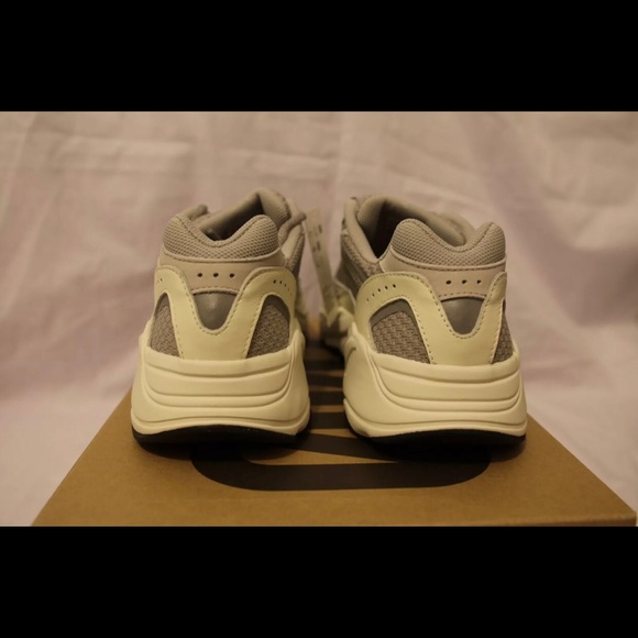 Yeezy 700 statics - Picture 6 of 7